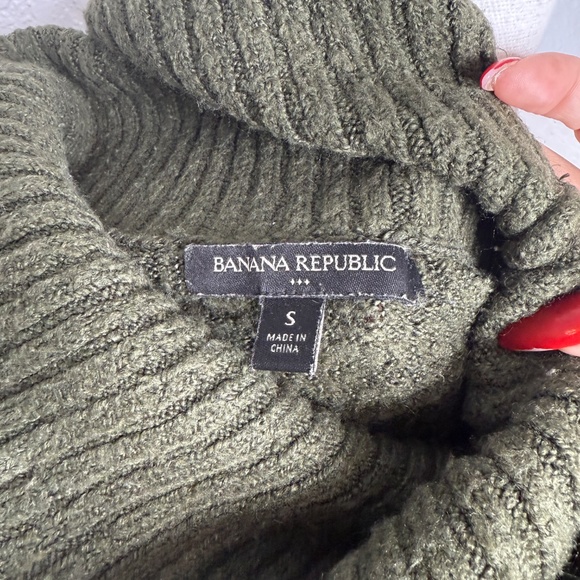 Banana‎ Republic Olive Green Turtleneck small sweater - Picture 9 of 9